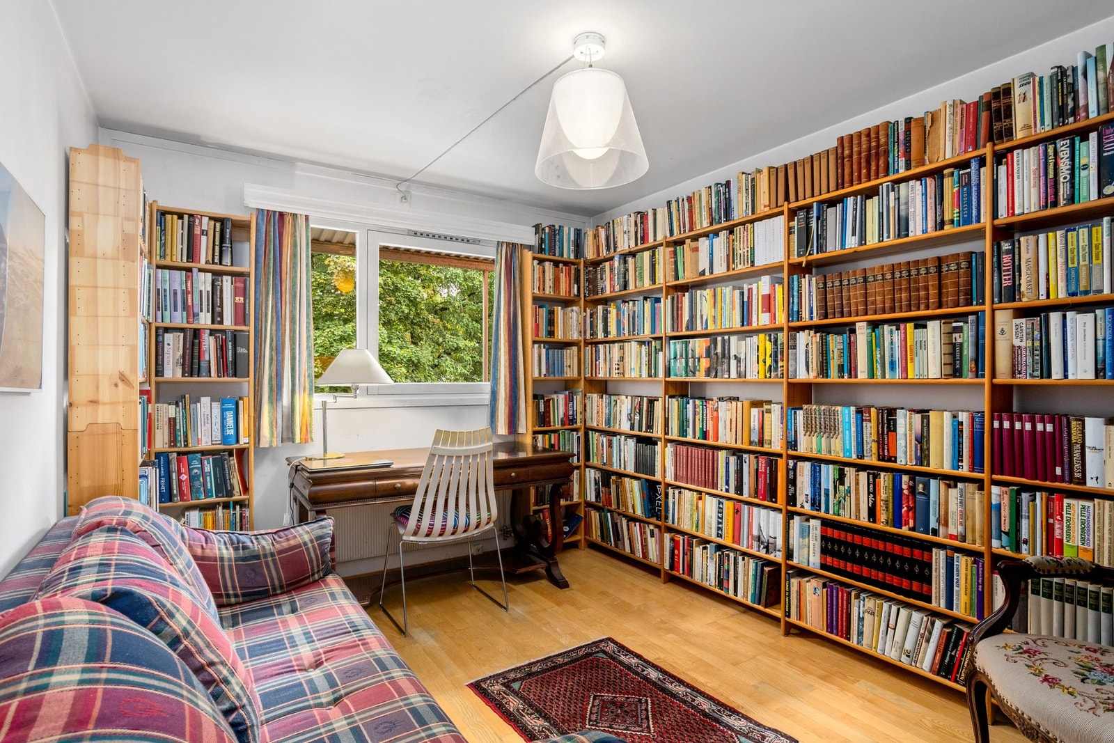 Soverom i 5. etasje. Dette benyttes i dag som kontor/bibliotek. Galleribilde