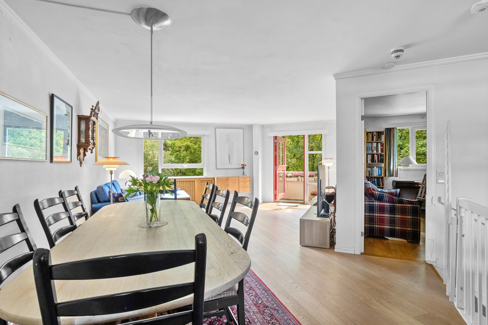 Her er det plass til å samle mange gjester rundt bordet. Galleribilde