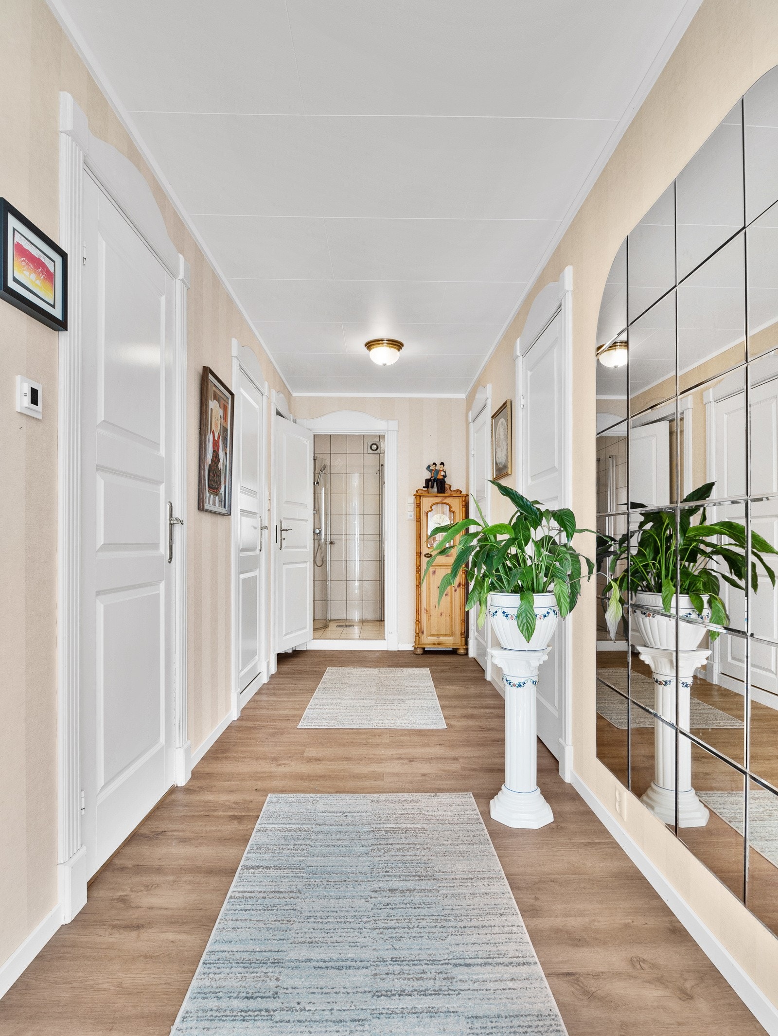 Gangen inn mot bad og soverom Galleribilde