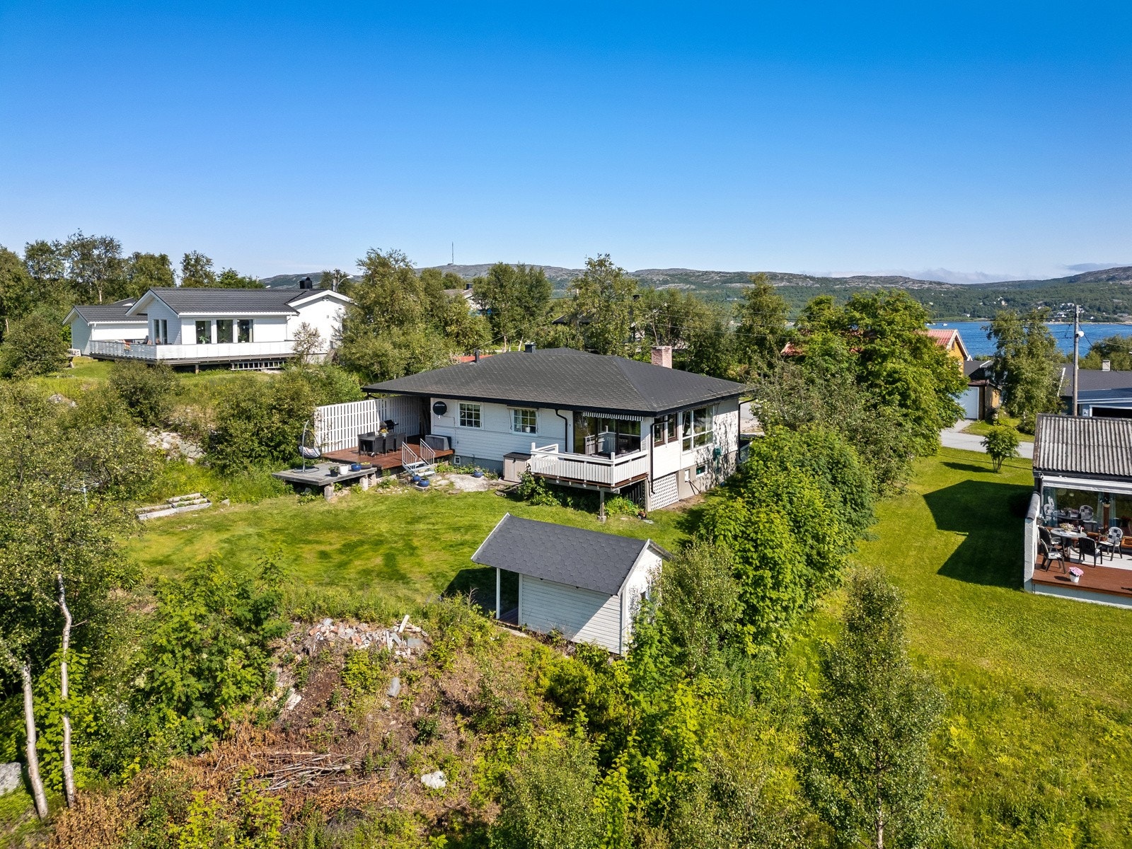 Advokatfirmaet Herstad AS har gleden av å presentere denne koselige eneboligen Galleribilde