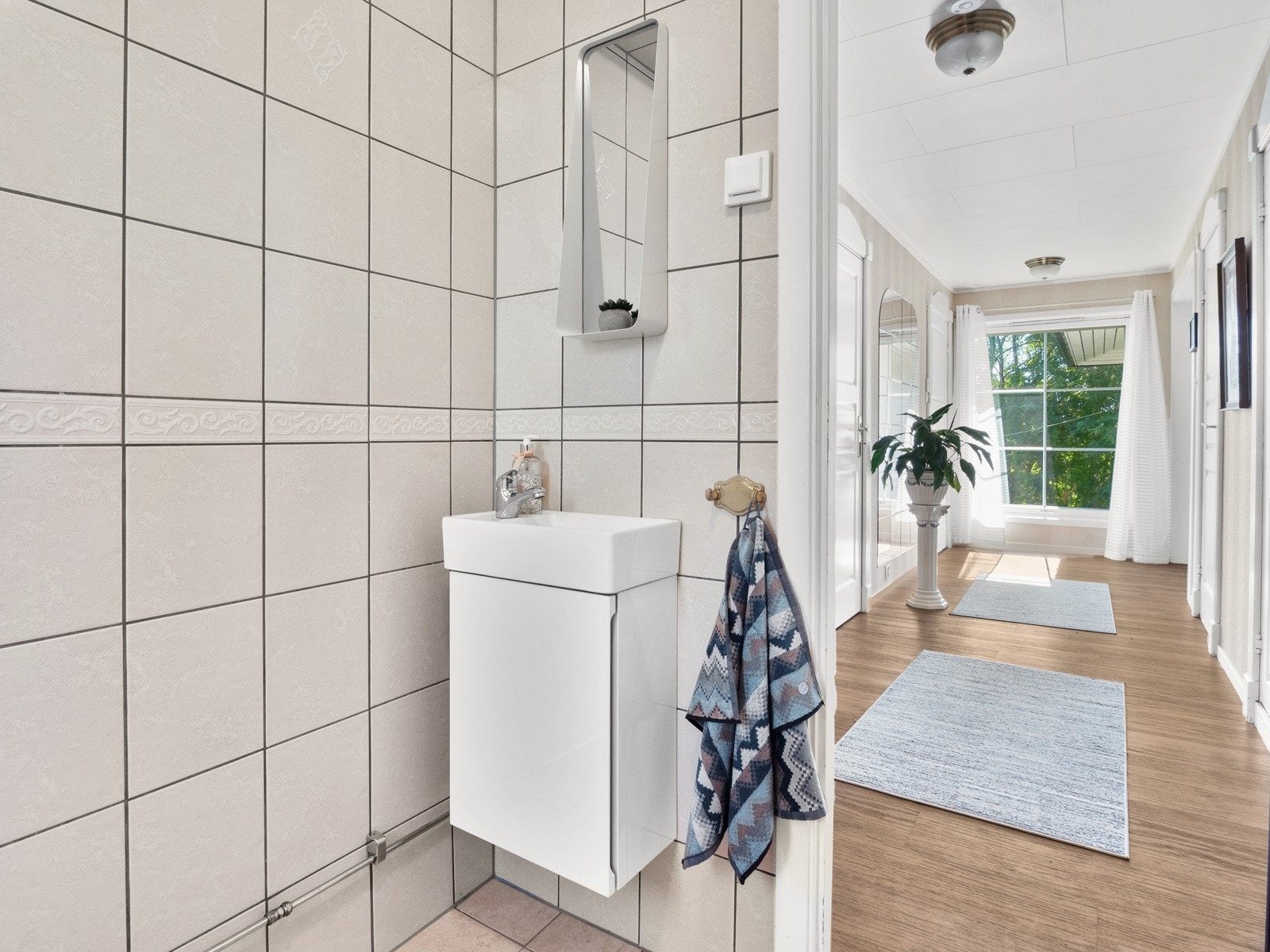 Baderommet vil ha behov for oppgradering på sikt på grunn av alder Galleribilde