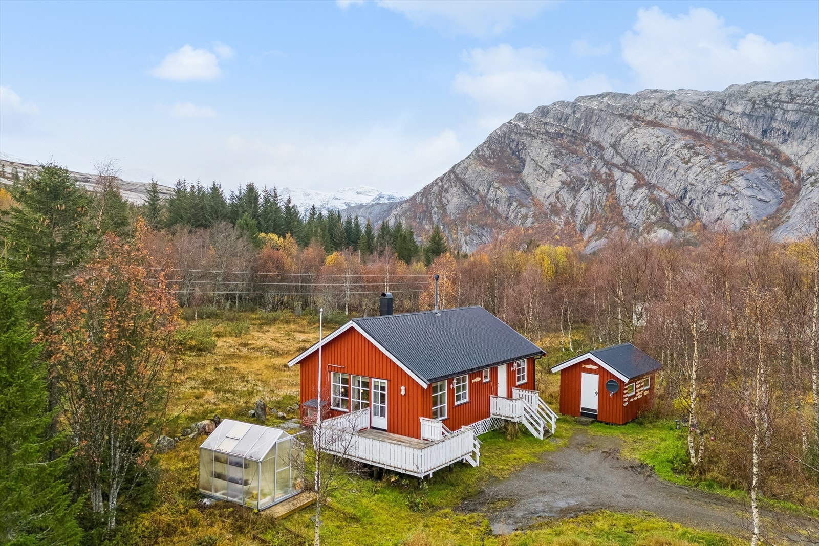Hytte i nydelige naturomgivelser er nå ute for salg Galleribilde