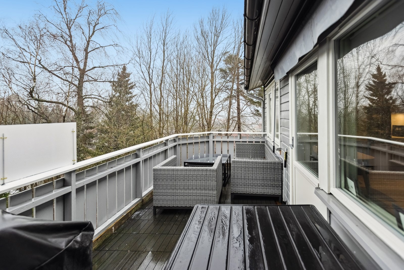 Balkongen vender mot vest Galleribilde