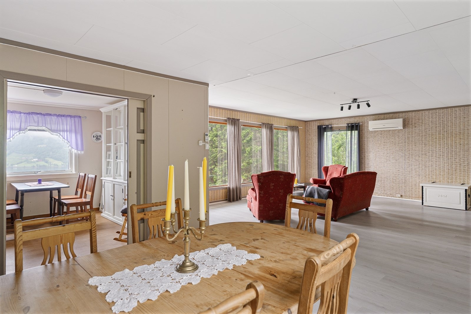 Stua er på hele 49,5 kvm Galleribilde