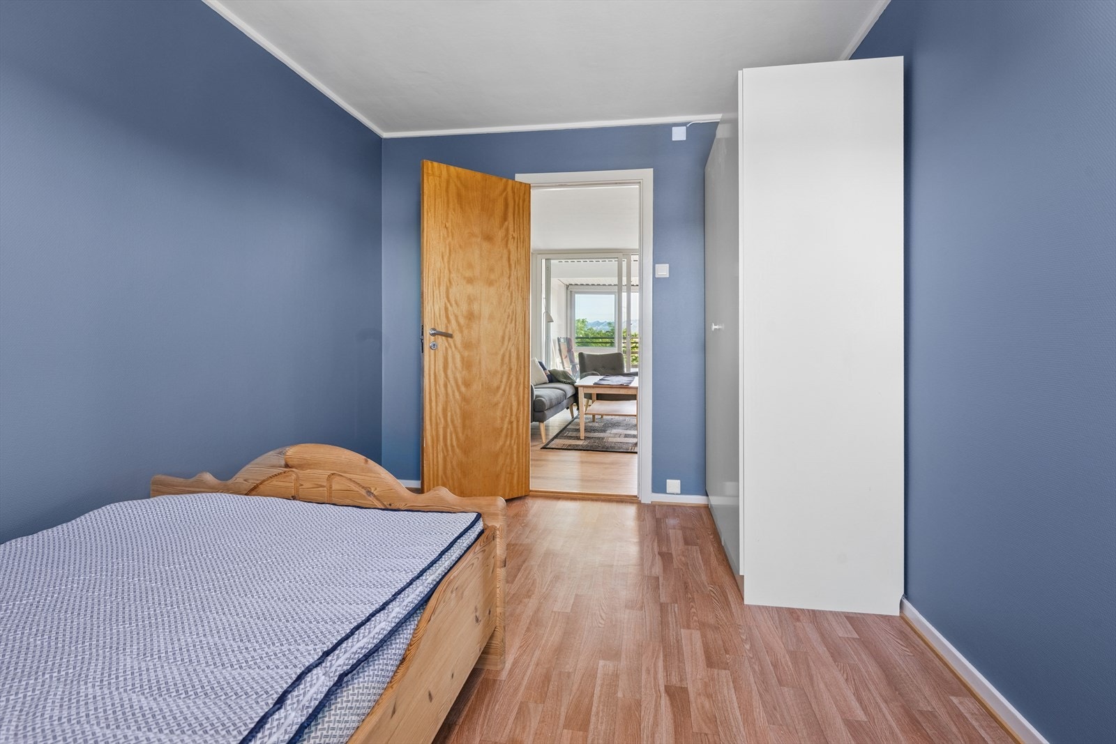 Garderobeskap. Galleribilde