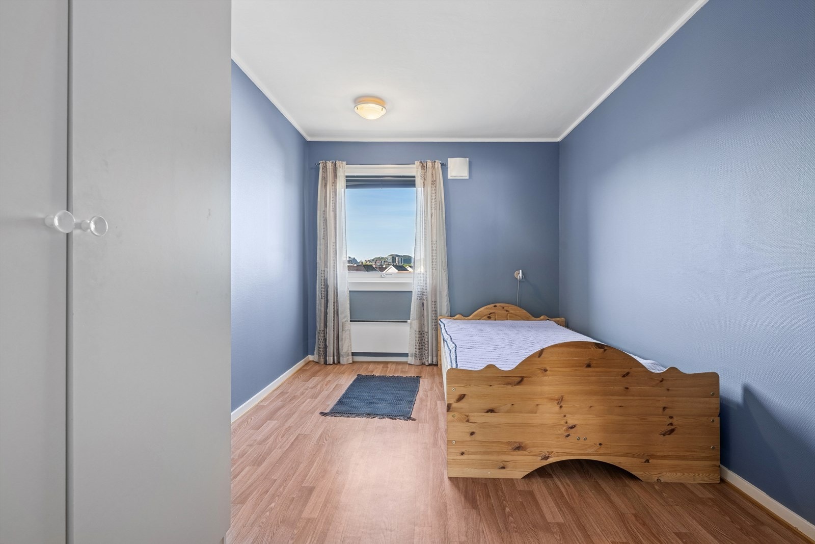 Soverom 2 passer utmerket som et barnerom, gjesterom, kontor eller hva en måtte ønske. Galleribilde