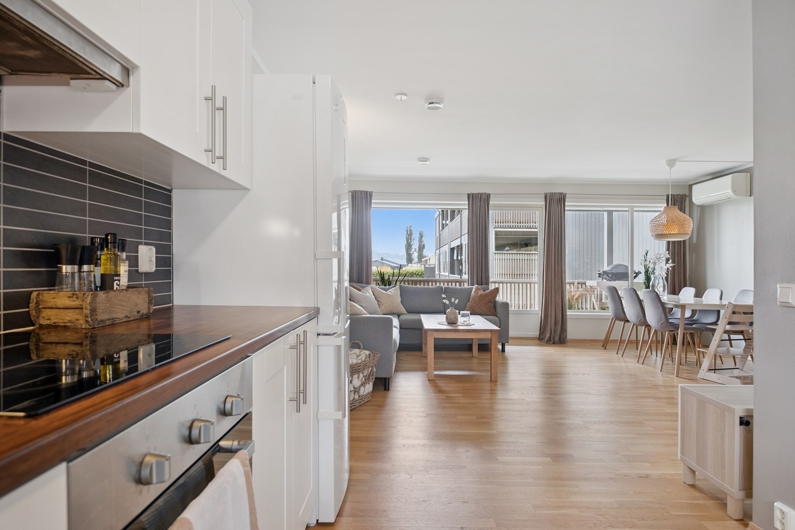 I fellesutgiftene får man bla. tv og internett inkludert, samt kommunale avgifter og renovasjon. Galleribilde