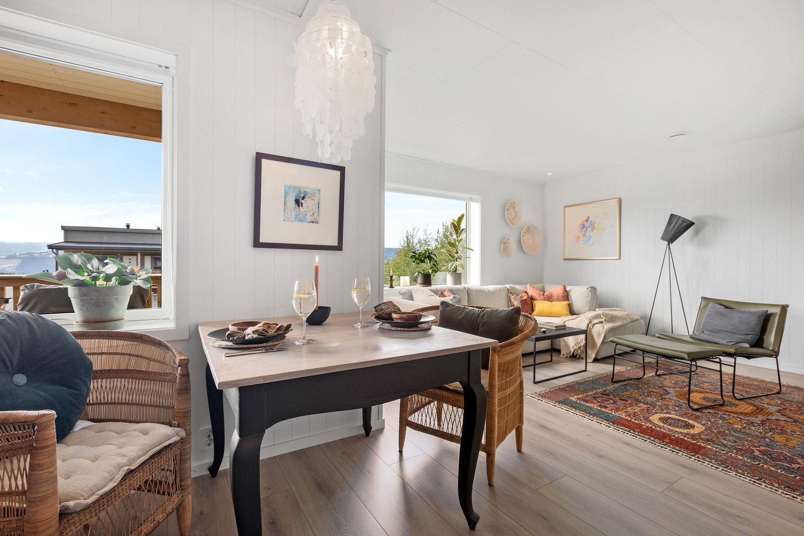 Plass til spisebord ved kjøkkenet Galleribilde