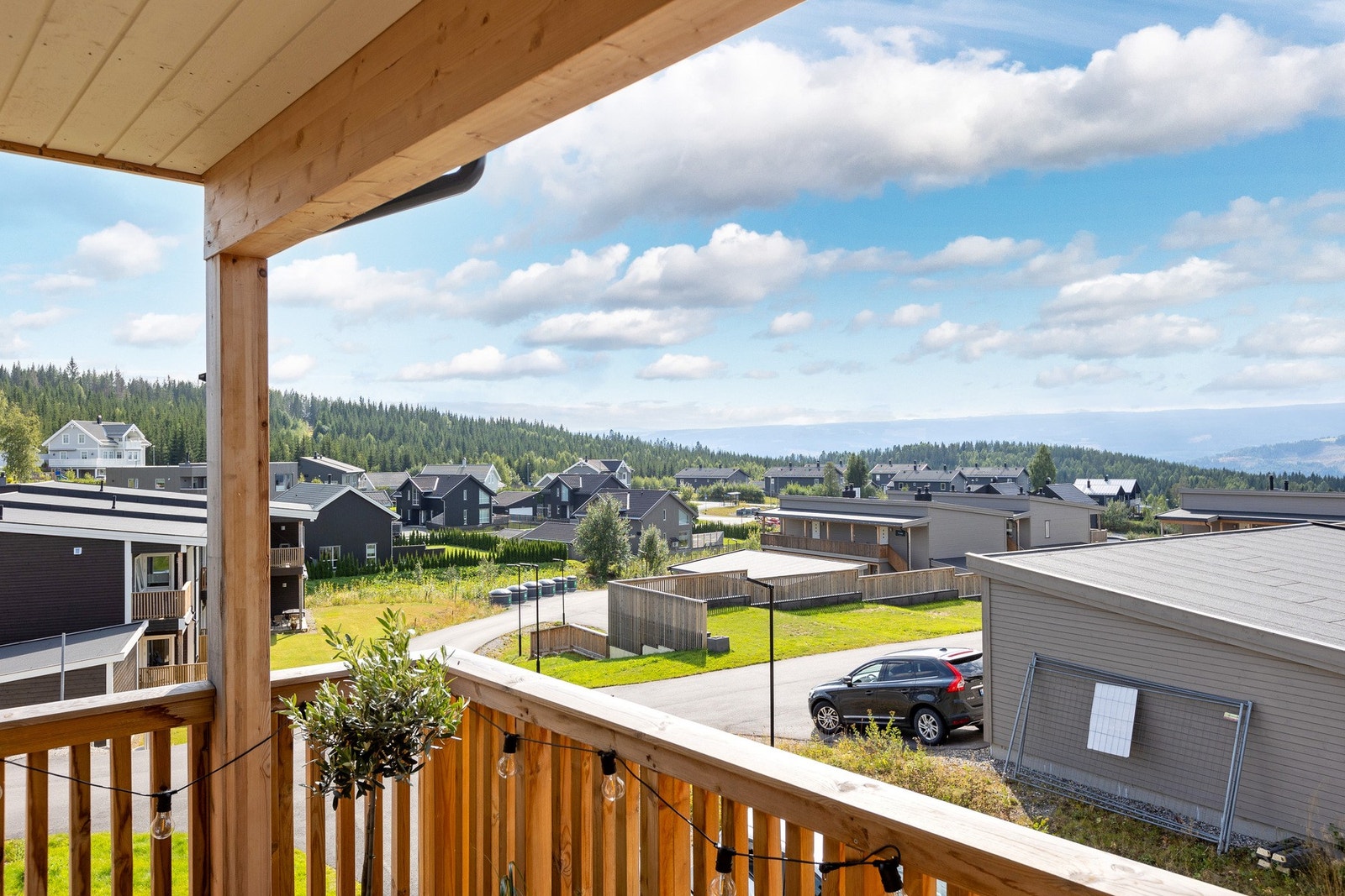 Luftig og fin plassering i feltet med god utsikt Galleribilde