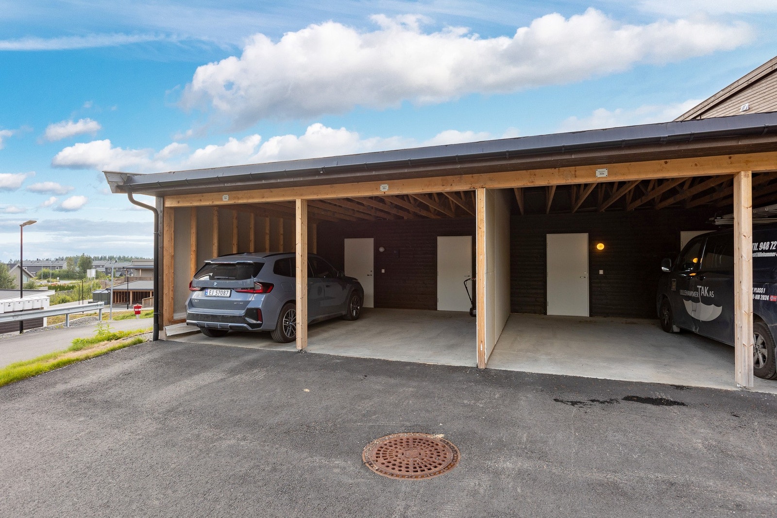 Carport med boden i bakkant Galleribilde