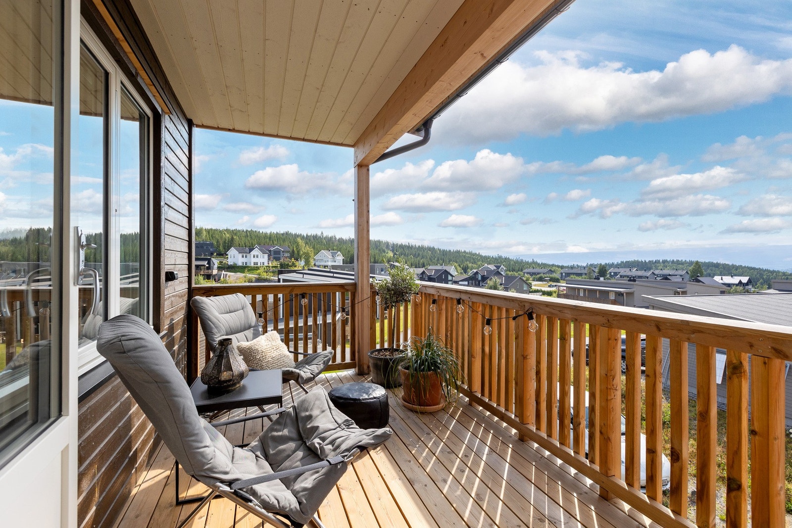 Overbygd veranda, god solgang. Galleribilde