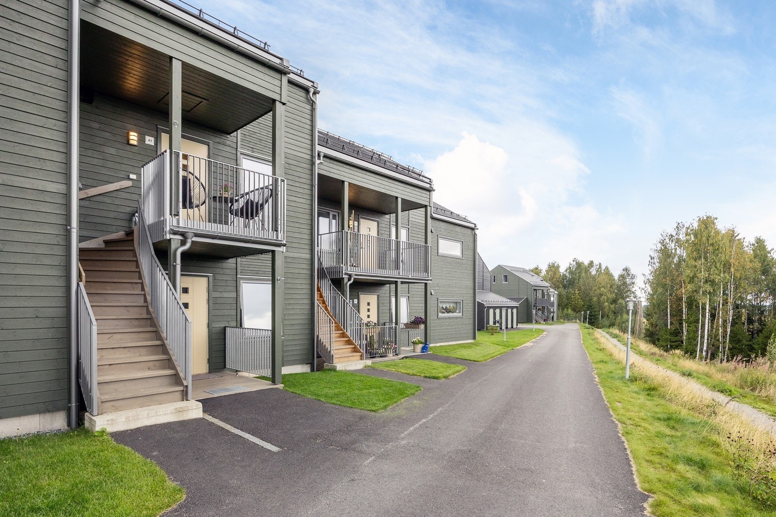 Leiligheten ligger opp trappen og i 2. etasje. Galleribilde