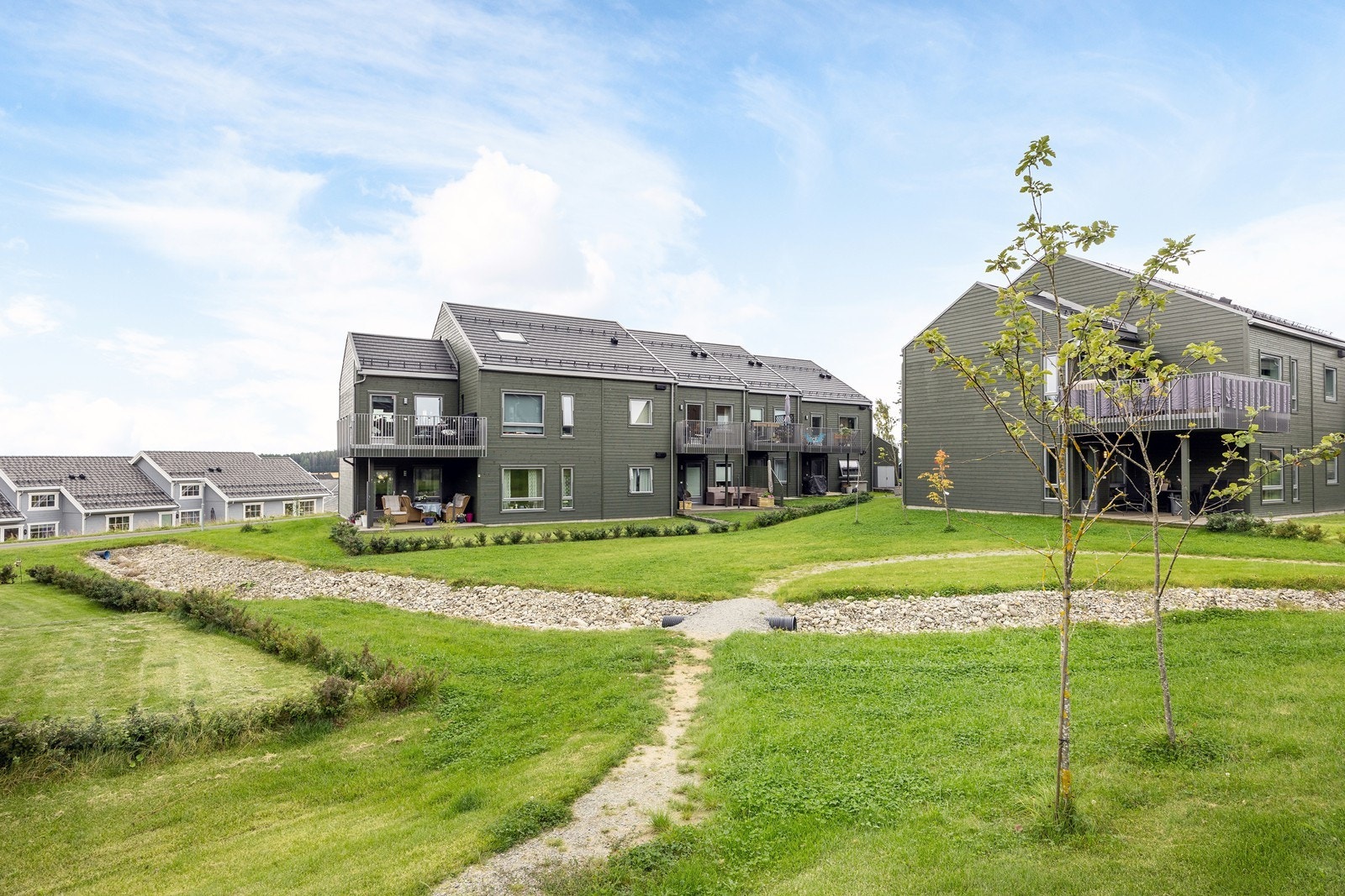 Det er fine internveier og flere plantede trær som skal få vokse seg store. Galleribilde