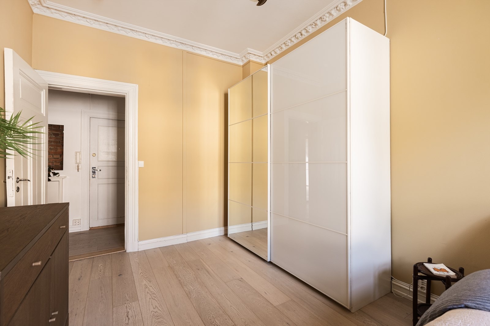 Soverommet har fint også mulighet for hjemmekontor eller øvrig soveromsmøblement. Galleribilde