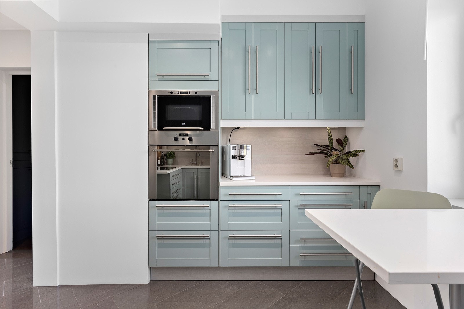 Separat kjøkken med spiseplass Galleribilde