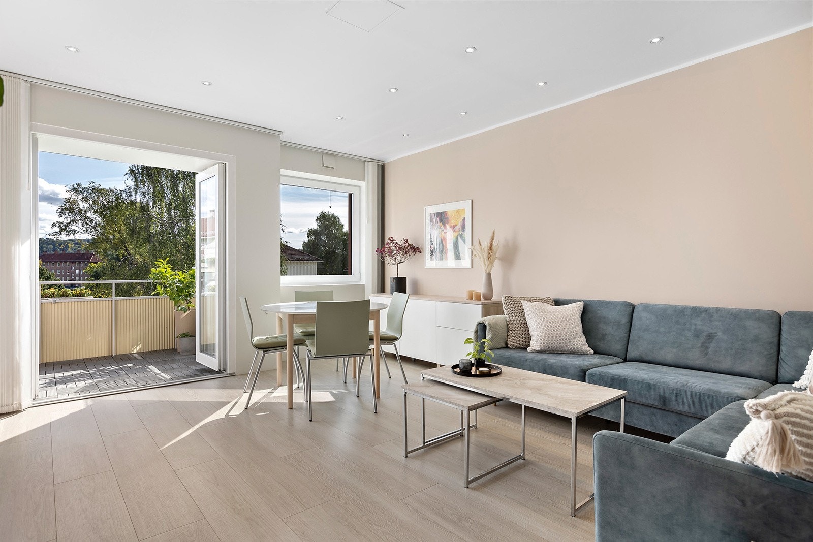 Gulvvarme og downlights i alle rom. Velkommen på visning i Etterstadsletta 33 B! Galleribilde