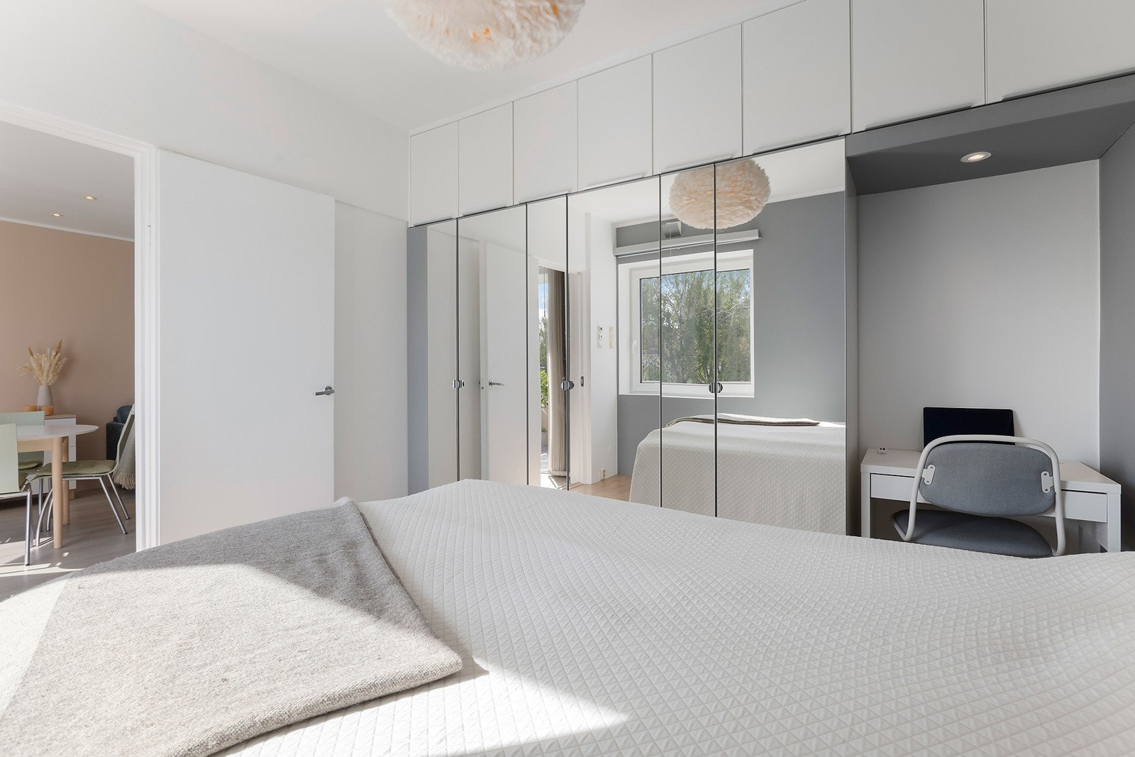 Soverom med plass til hjemmekontor Galleribilde