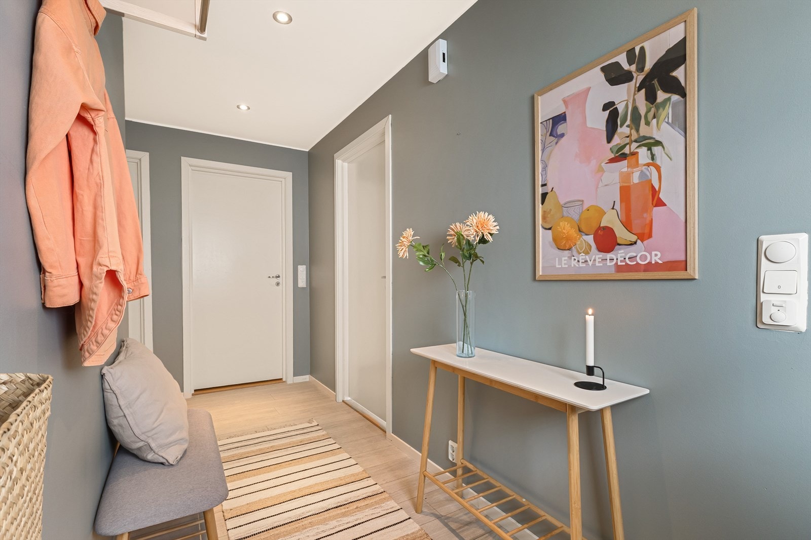 Fra entré kommer man inn til alle rom. Galleribilde