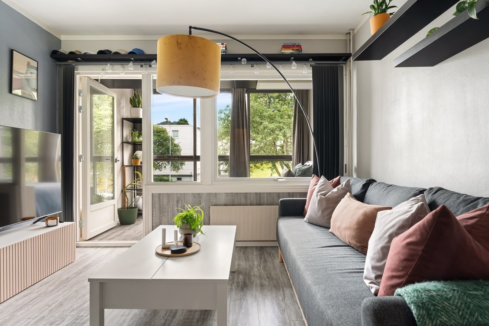 Her presenterer vi en flott arealeffektiv leilighet i rolige omgivelser. Galleribilde