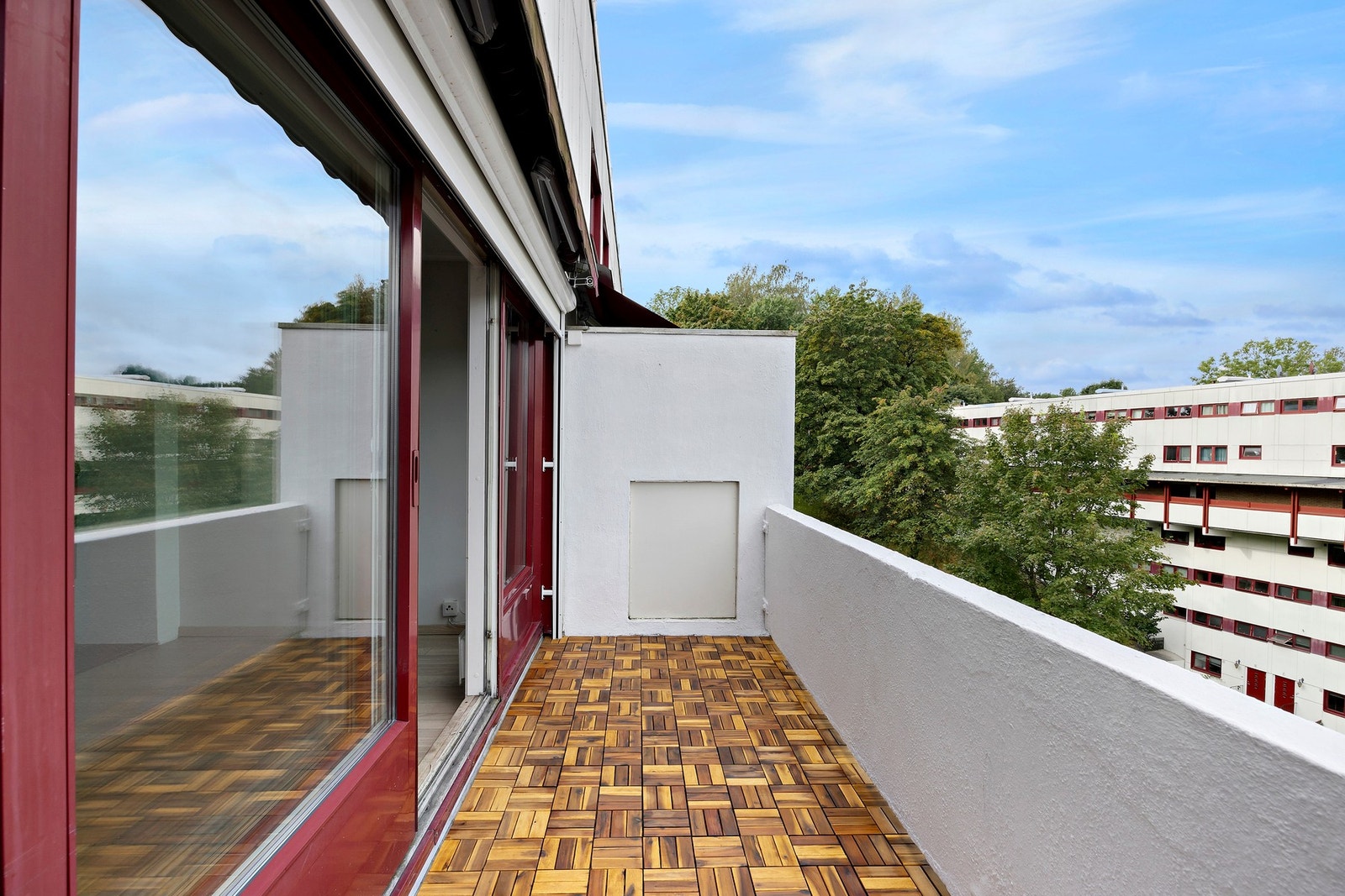 Dette er en leilighet som strekker seg over to etasjer, beliggende i toppetasjen! Galleribilde