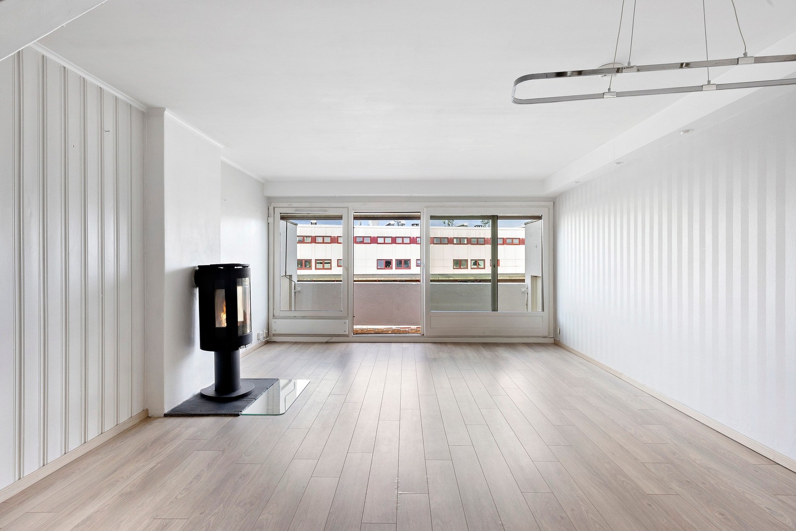 Velkommen til Dønskiveien 16M presentert av Mona Zomlot v/EIE eiendomsmegling avdeling Sandvika Galleribilde