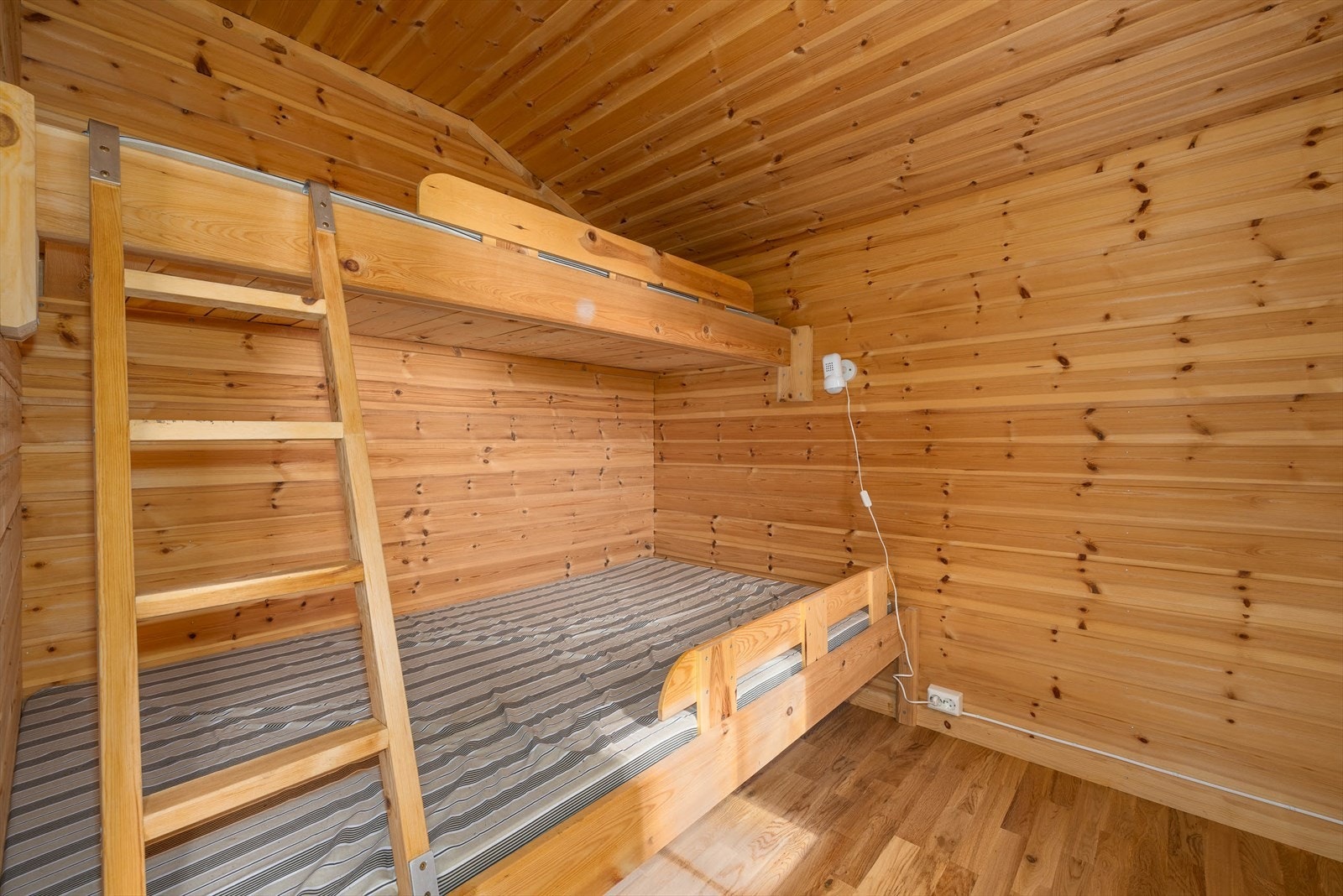 Innlagt strøm med lys og strømuttak Galleribilde