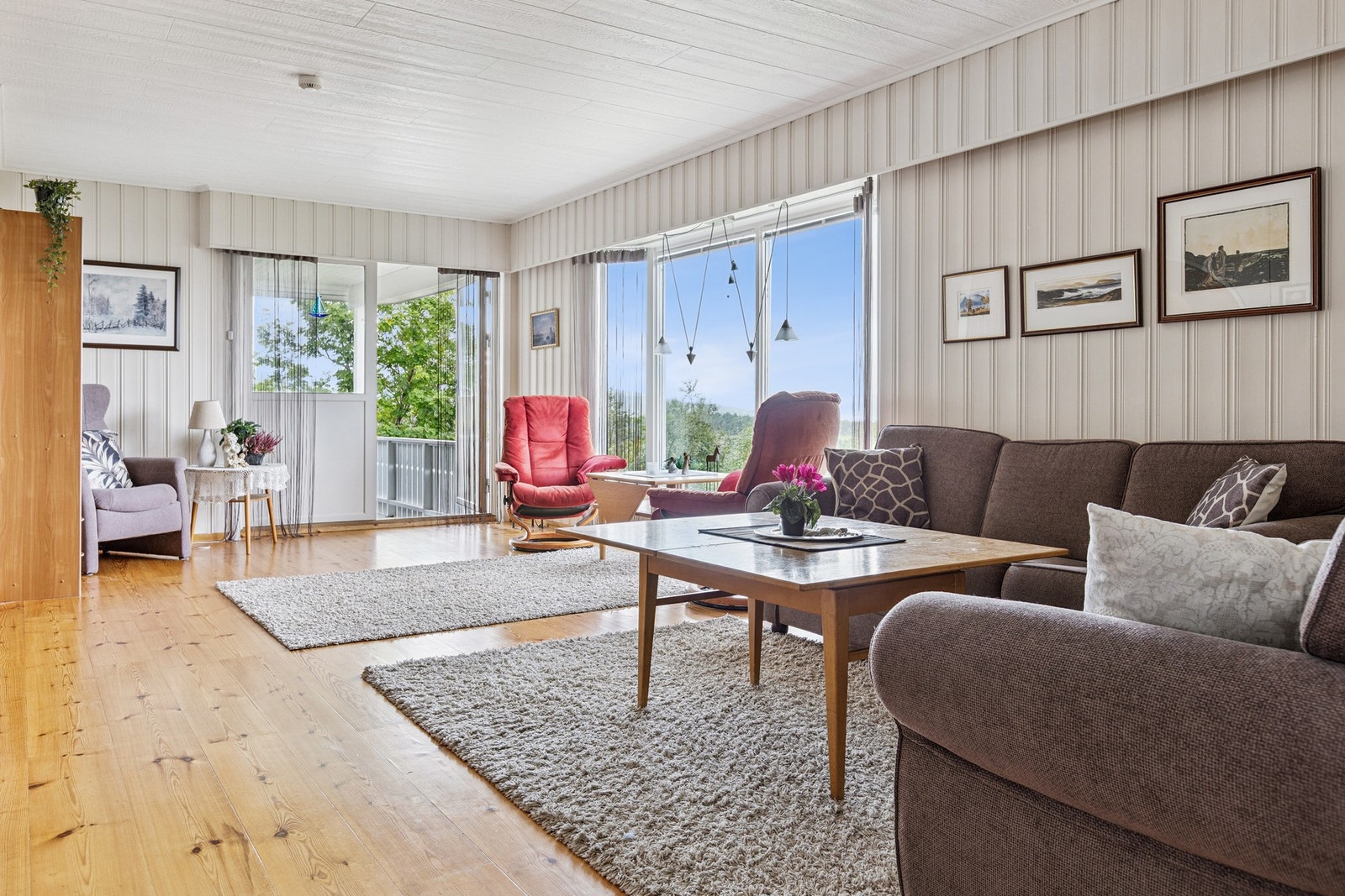 God plass til både sofagruppe og "god" stolene Galleribilde