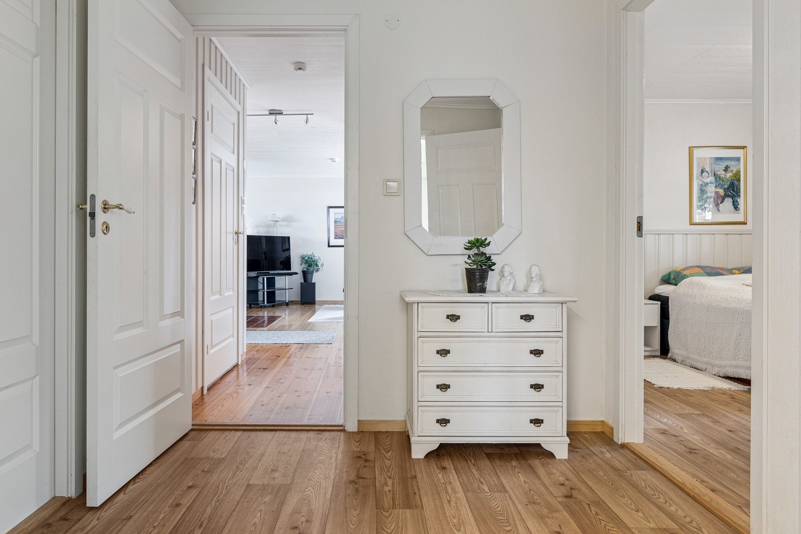 Gang, soverom og tv-stue Galleribilde