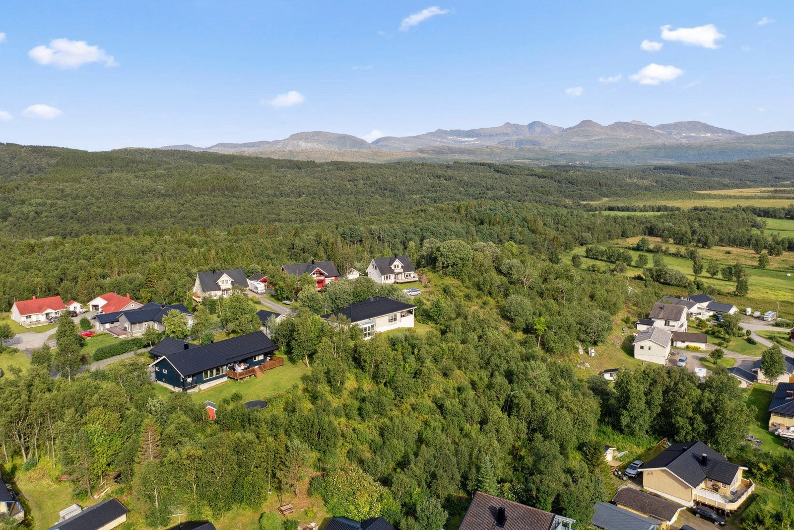 Solrik tomt med gode lysforhold hele dagen Galleribilde