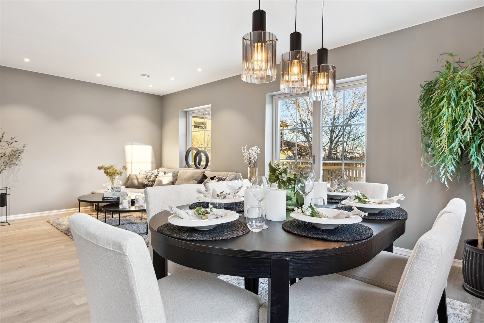 Lamper over spisebordet medfølger Galleribilde