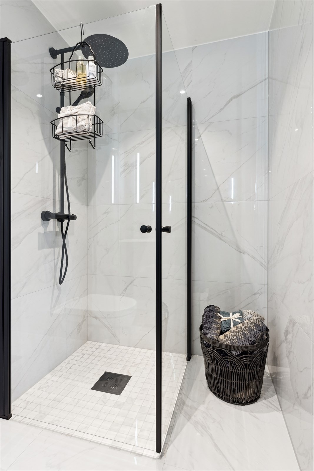 Armaturer/kraner fra A-Collection i sort matt utførelse (hele bolig) Galleribilde