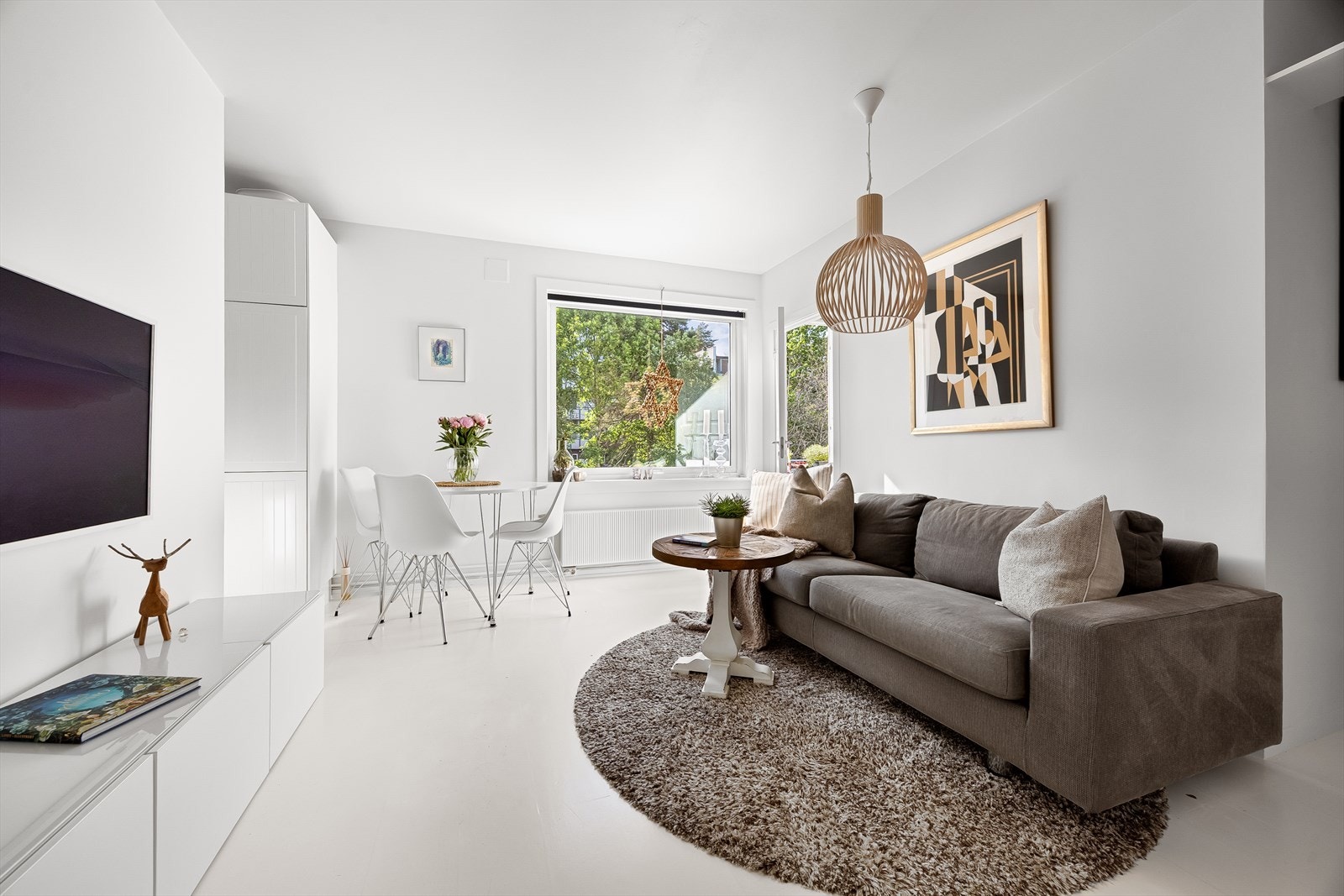 Leiligheten ligger i toppetasjen uten noen over seg Galleribilde