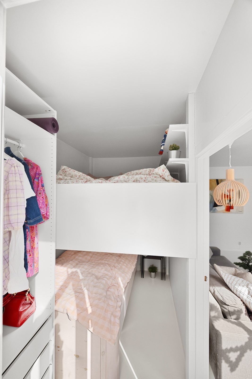 Ønsker man ordinær sengeløsning kan man fjerne den plassbygde sengen Galleribilde