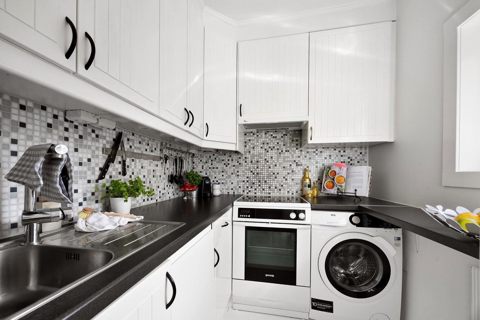 Boligen har separat kjøkken Galleribilde