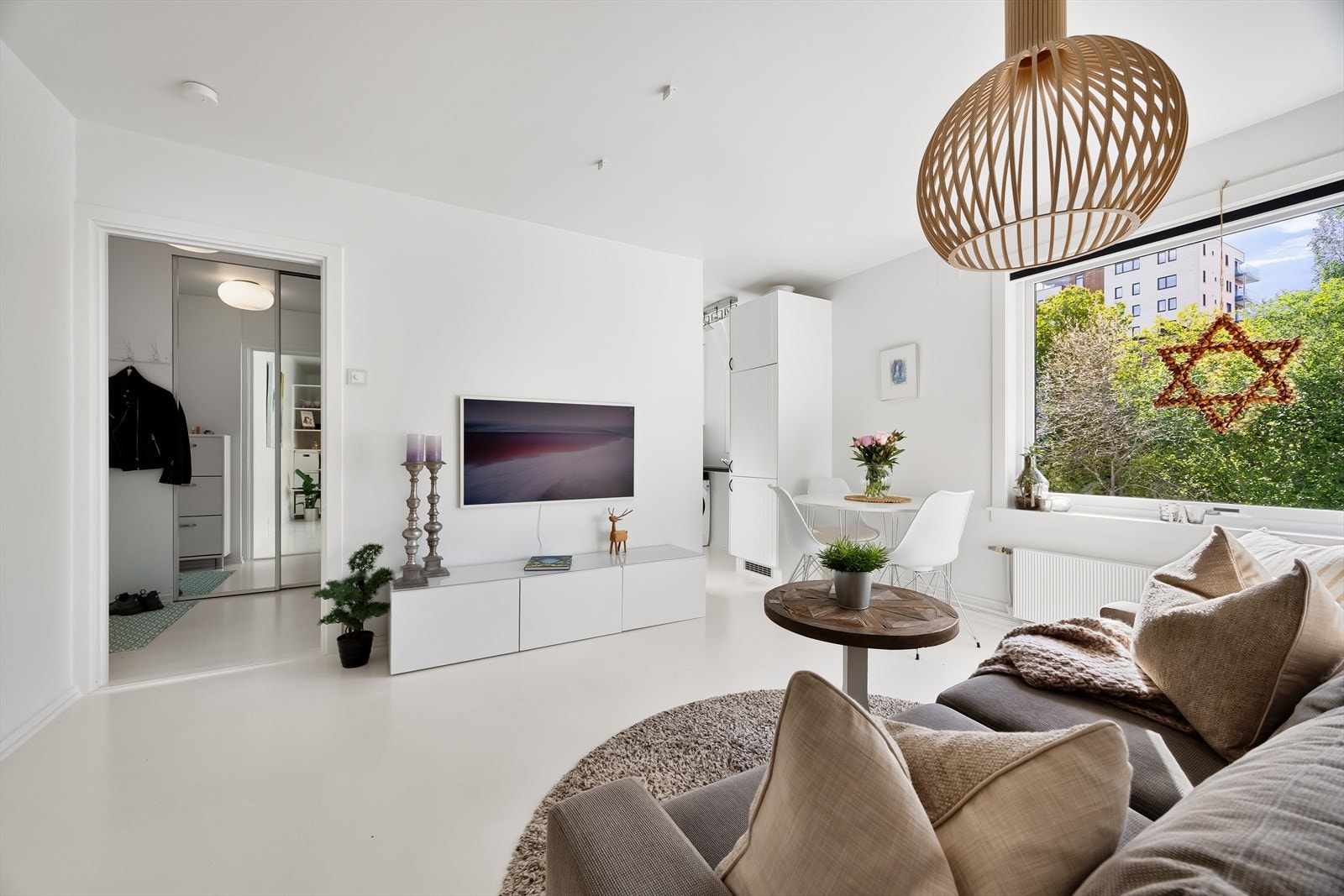 Borettslaget har også garasjeplasser som kan leies Galleribilde