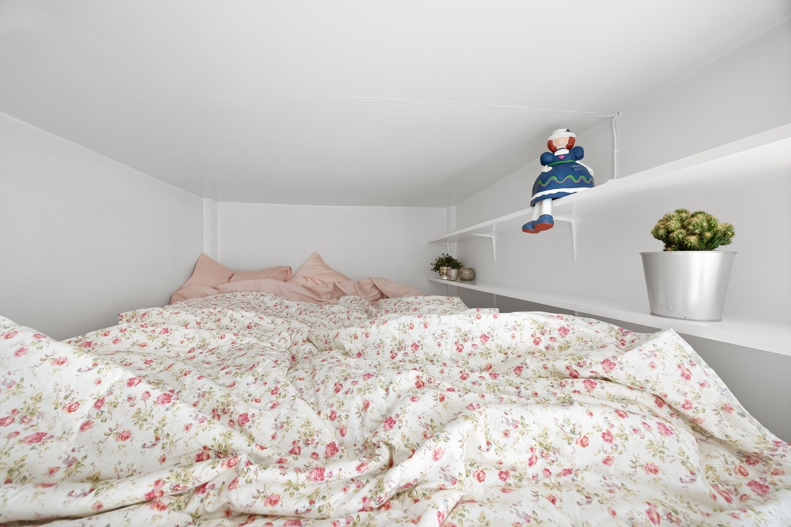 Slik den står i dag har man en hovedseng Galleribilde