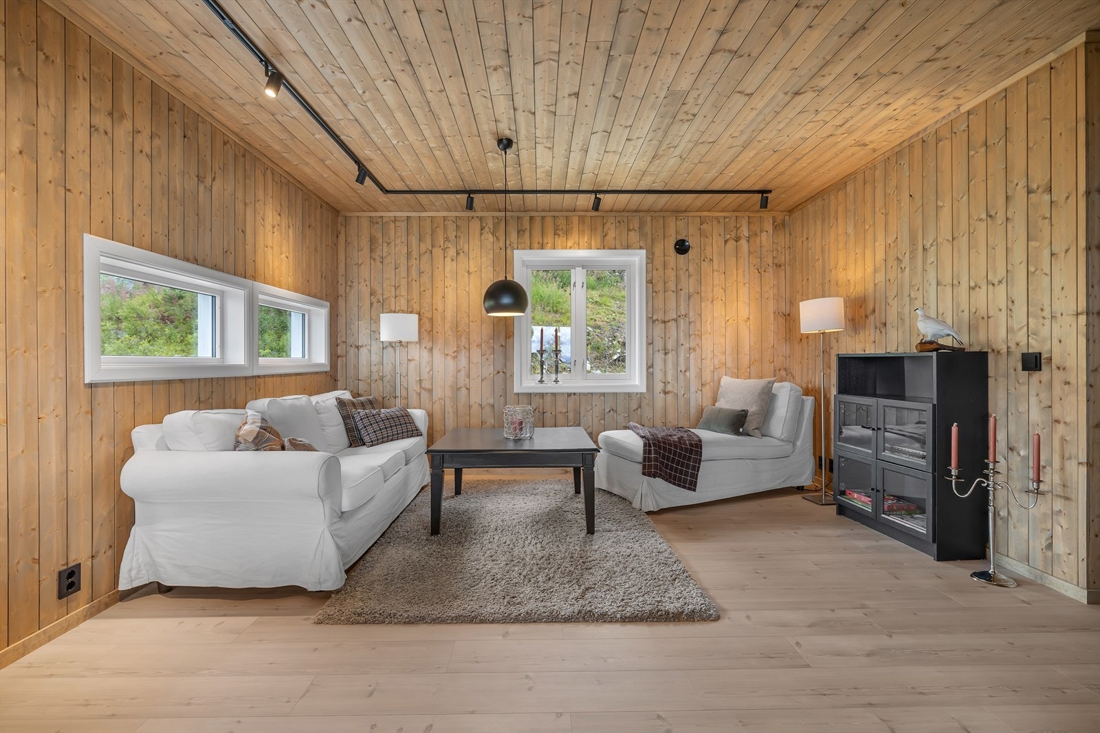 Her er det flere møbleringsmuligheter og vindusflatene slipper inn mye lys. Galleribilde