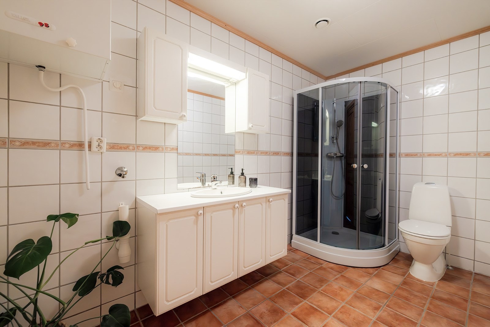 Bad/vaskerom. Toalett montert nytt i 2024 Galleribilde