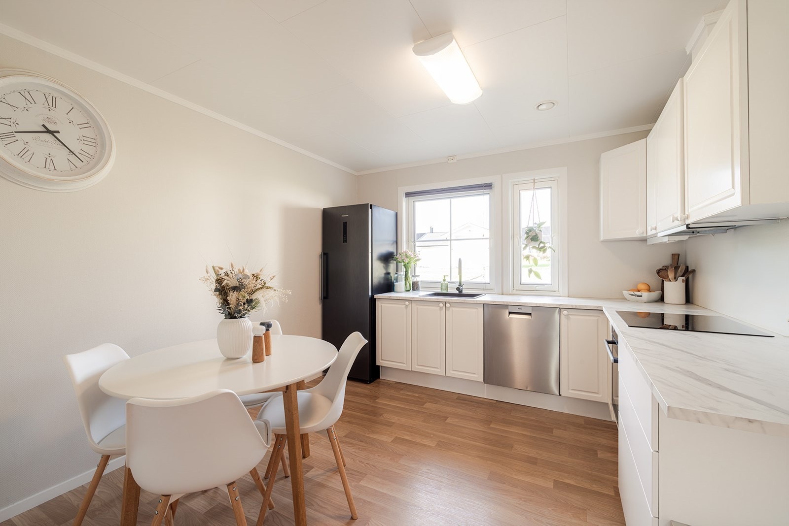 Ny benkeplate montert i 2024. Galleribilde