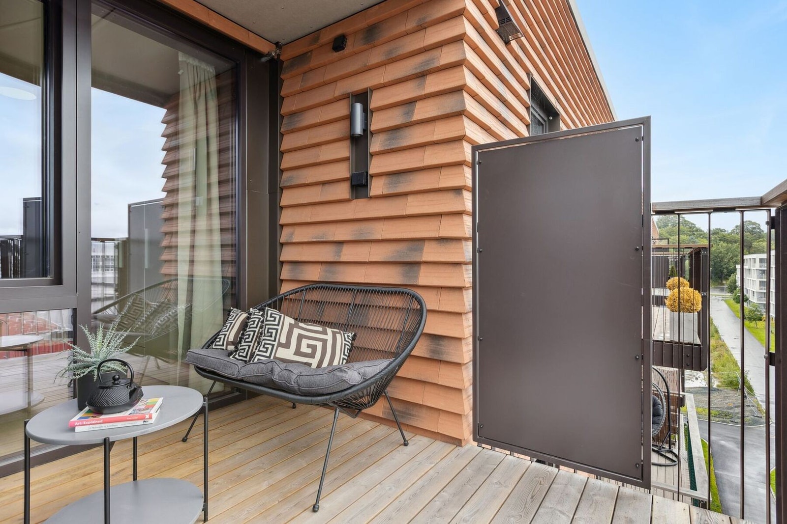 Fra stuen har du direkte tilgang til en nydelig balkong på 8 kvadratmeter. Galleribilde