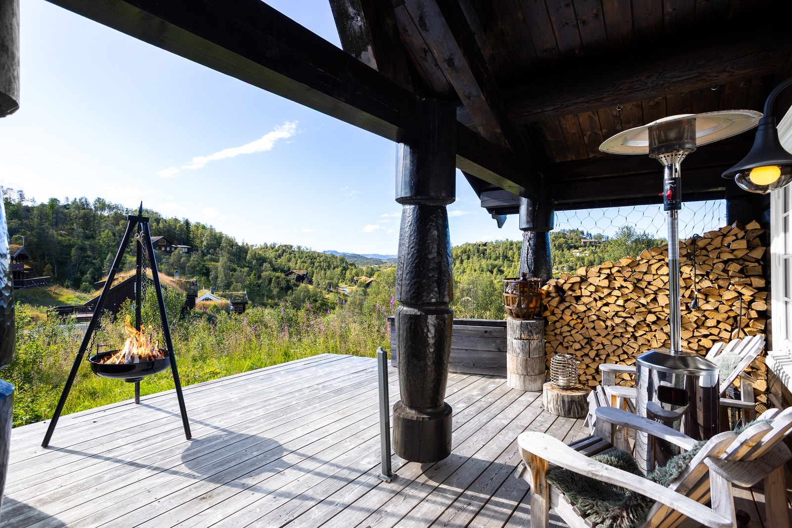 Nydelig beliggenhet med fine turmuligheter både sommer og vinter Galleribilde