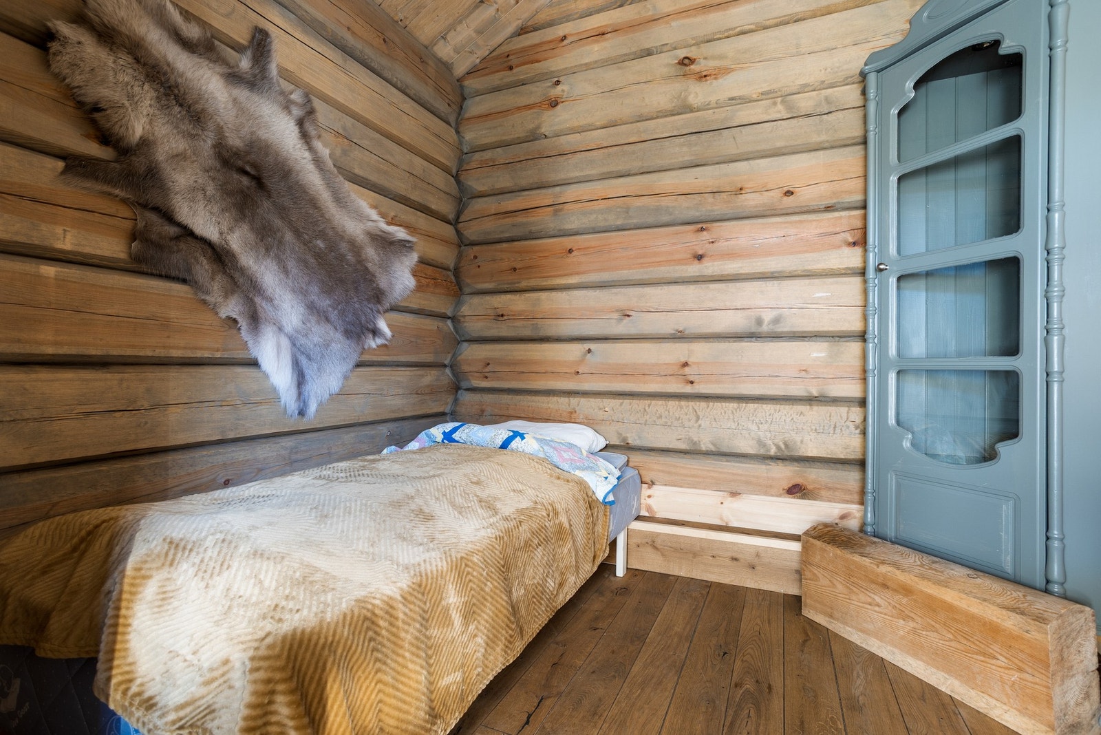 Boden inneholder også et soverom og bodrom. (Bygget er ikke godkjent til varig opphold) Galleribilde