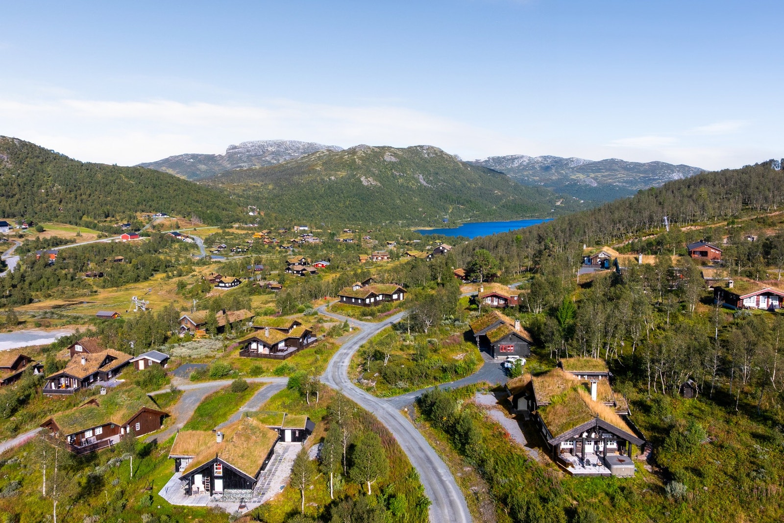 Nydelige silkedalen ligger også ikke langt fra hytta. Her finner du fine turstier på sommerstid og preparerte langrennsløyper på vinterstid Galleribilde