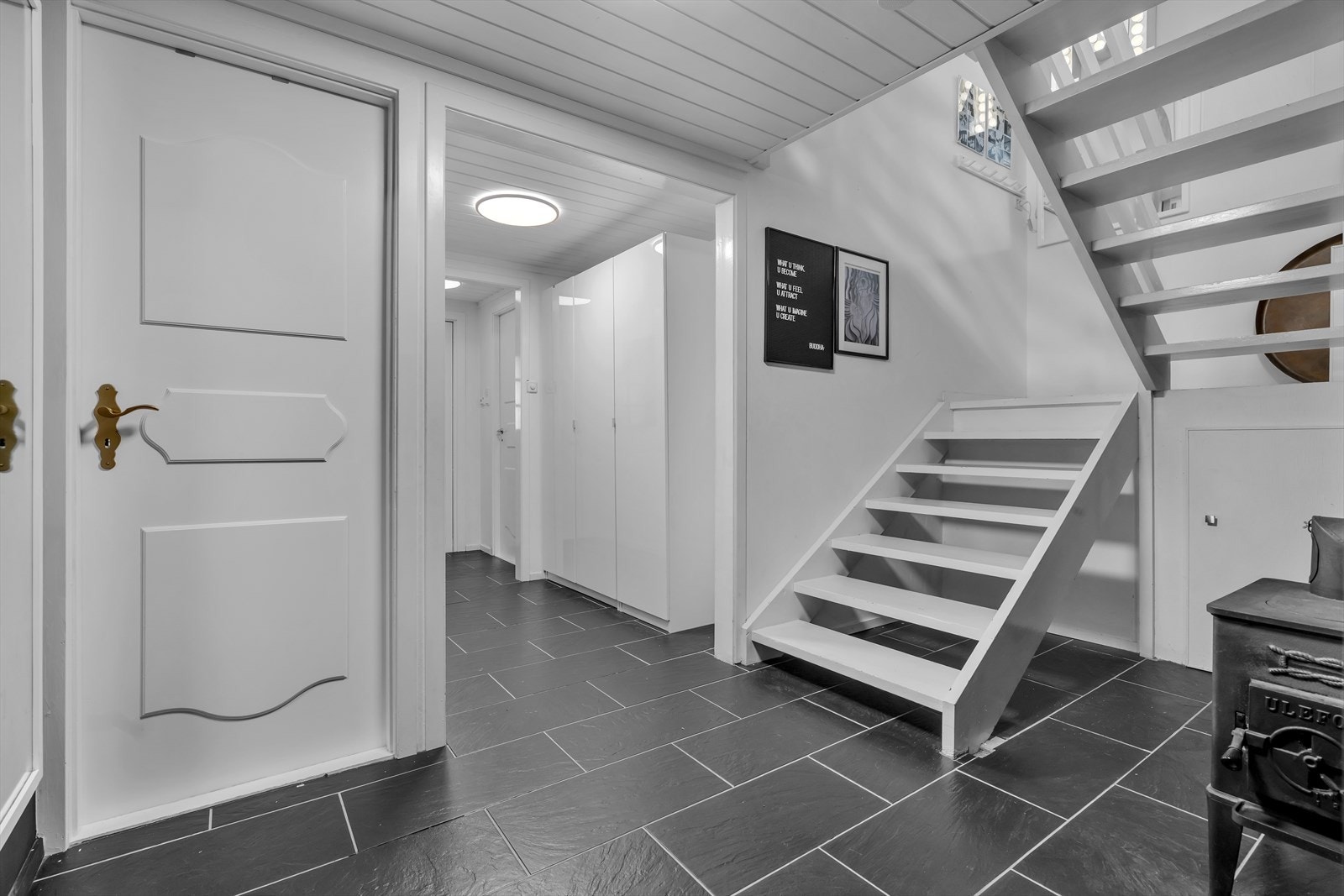 Trapoppgang til 2.etasje. Galleribilde