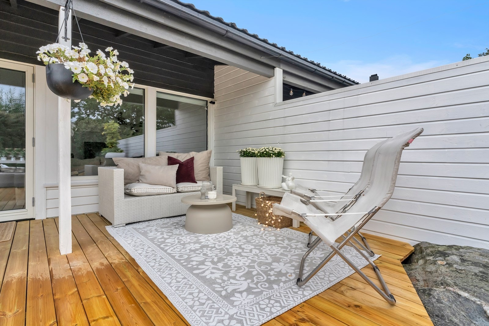 Terrasse på baksiden av boligen. Galleribilde