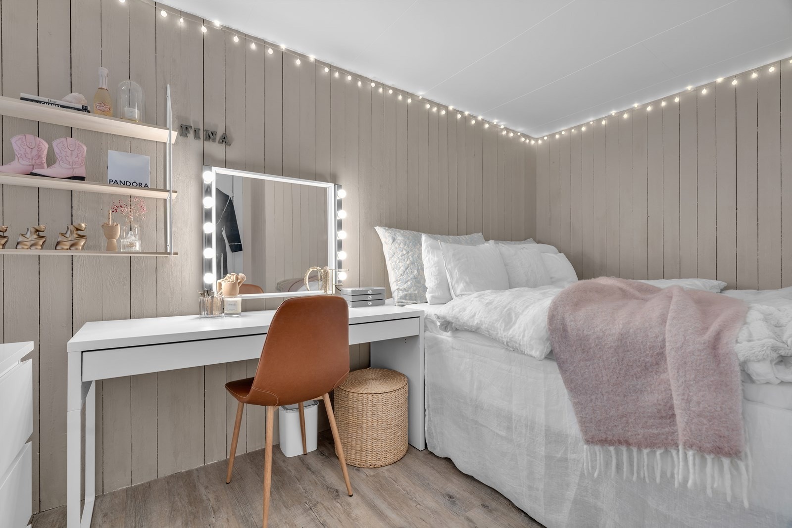 Romslig soverom i 1.etasje Galleribilde