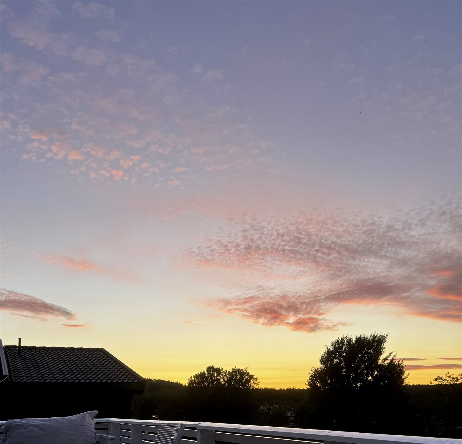 Utsikt fra balkong ved solnedgang. Galleribilde