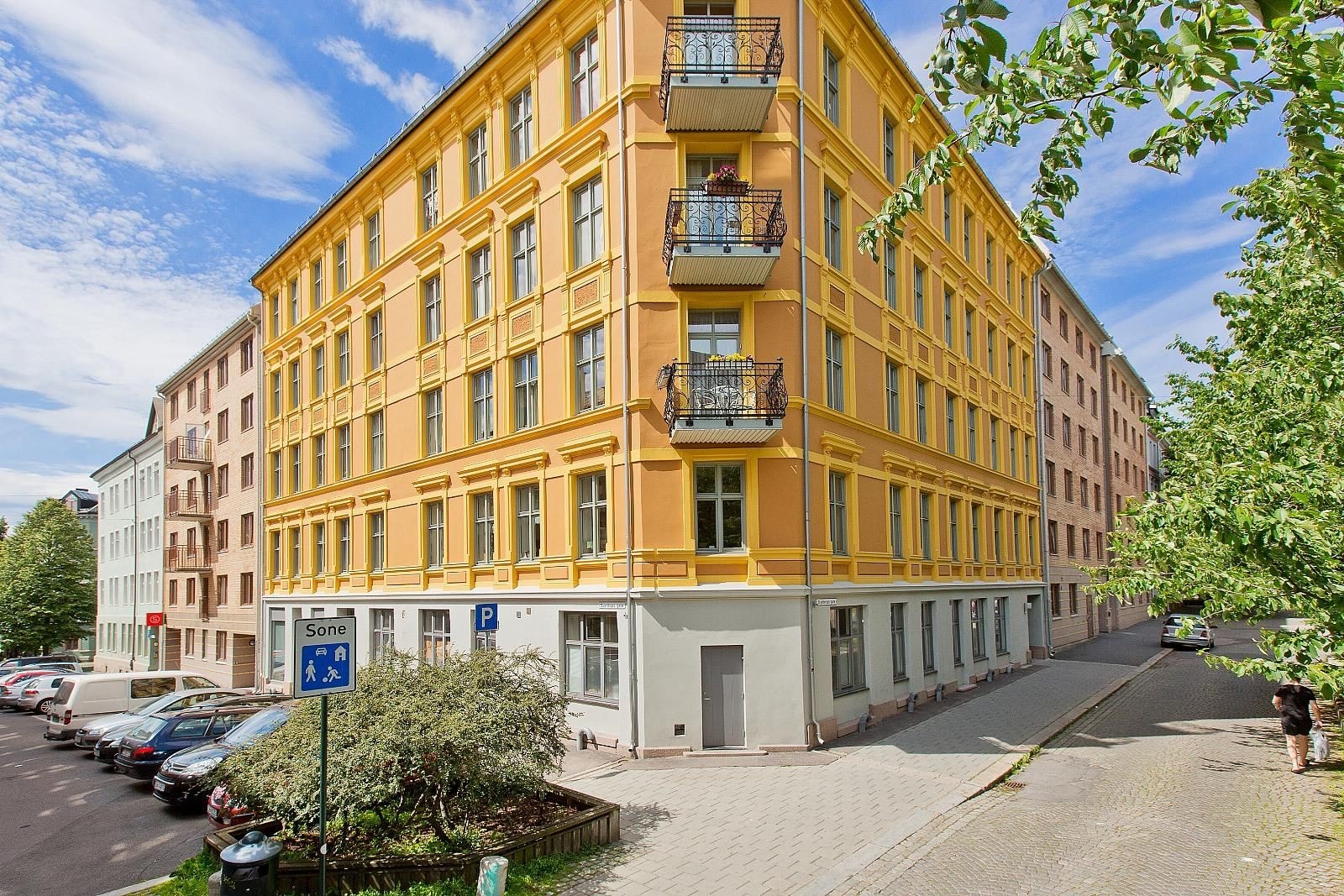 Boligen har sentral beliggenhet på Grünerløkka, men samtidig rolig beliggende i Sverdrups gate. Galleribilde