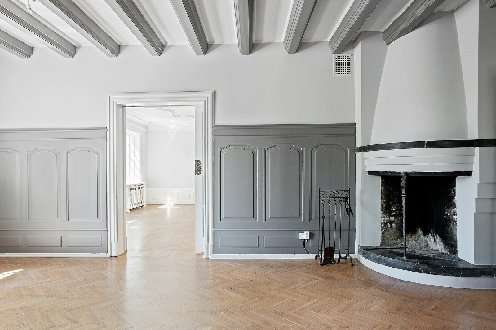 Alle stuene er sydvendte med et flott utsyn mot haven. Galleribilde