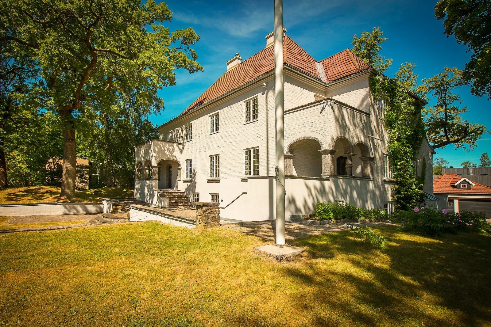 Tegnet av arkitektbrødrene Jørgen og Carl Berner. Galleribilde